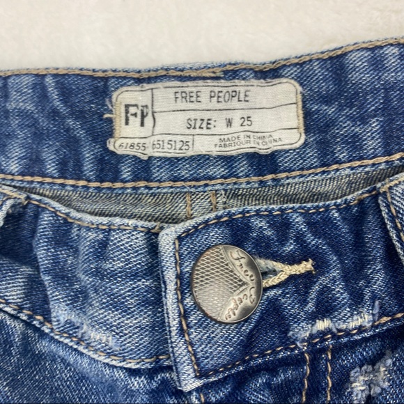 Free People Denim Shorts Size 25 Cut Offs Frayed Distressed 100% Cotton Midrise - Picture 4 of 5